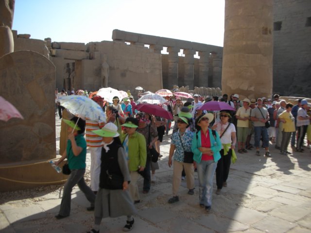 karnaktempleluxorasof15htourbussesoffloadedthemassesalsointeresting.jpg