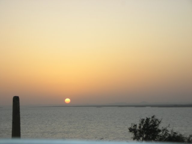 sunriseinabusimbelovernasserlakewegotupearlytobebeforethetourbusesfromaswanarrive.jpg