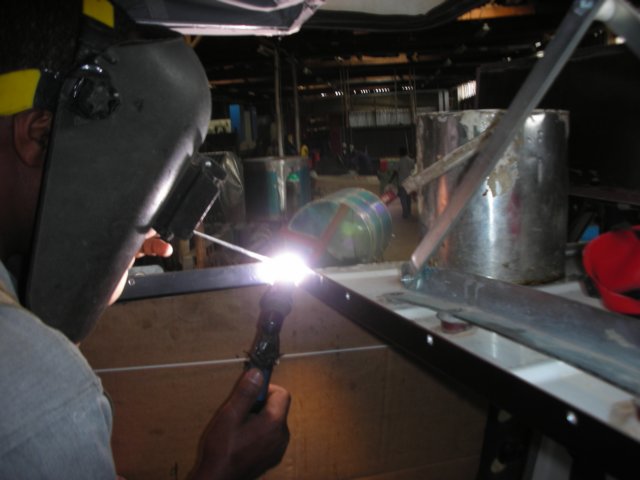 inaddisabebawefoundanaluminiumweldingspecialistsothecracksintheframeofthepopuproofcouldbefixed.jpg