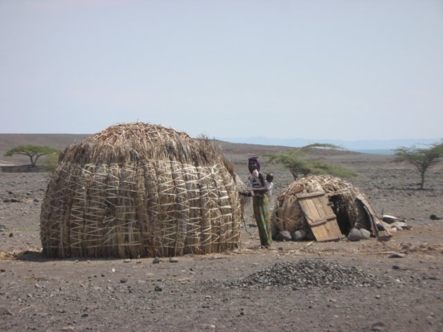 housinginloyangalaniontheshoresoflaketurkananorthernkenya2.jpg
