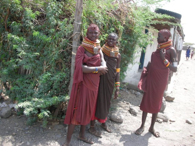turkanawomeninloyangalaninorthernkenya.jpg
