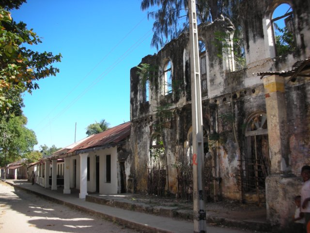 iboislandhasmanydilapidatedvillasactuallylikemostofnorthernmozambique.jpg