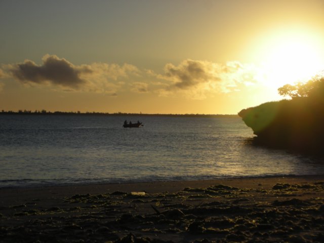 inthemorninghightidemanyboatsleftfornearbyislandspanganenorthernmozambique2.jpg