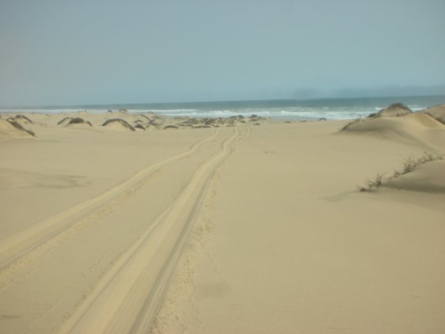 edsuedecidedtoturnbacktowalvisbaywhilewecontinuedtomakeourwaytowardssandwichharbour.jpg