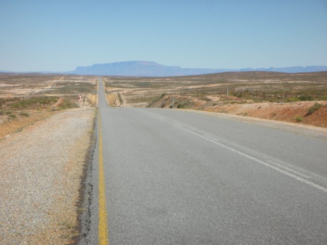 over100kmbeforecapetownthetablemountaincameintosight.jpg