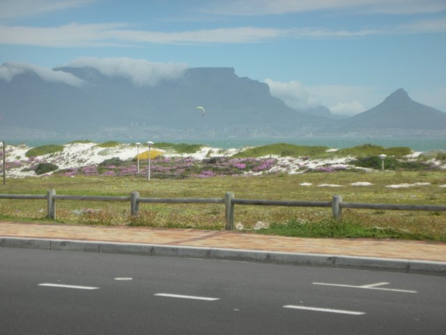 tablemountainwithtableclothkitesurferintheforeground.jpg