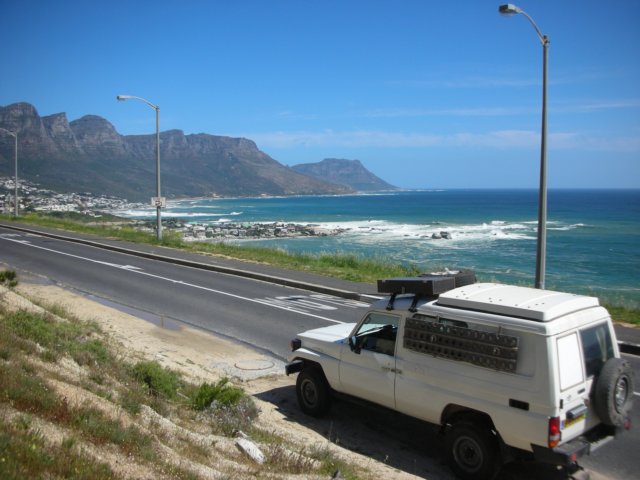 towardscliftonbeachandcampsbaytwoareaswherepeoplefromcapetownhavenicehouses.jpg