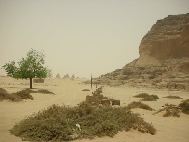 jebelbarkalwithpyramidsinthebackgroundinpharaonictimesitwasbelievedthatthegodamunlivedhere.jpg