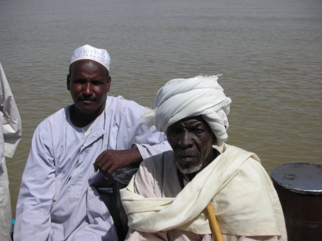 lokalsindongolaonthenileferry.jpg