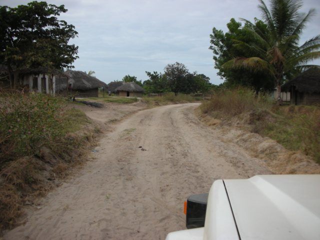 theroadtowardstheborderferrytomozambique.jpg