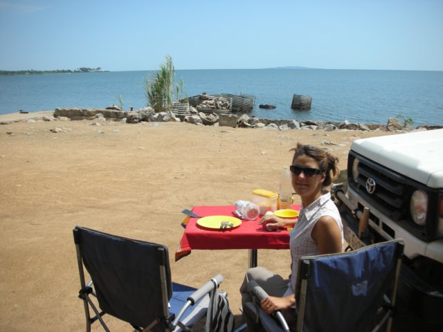 victoriahavingbreakfastatherlakeunfortunatelylakevictoriamustbeconsideredadyinglakethelatestseebelow.jpg